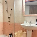 Luxury 5br , 4ba Penthouse In The Center