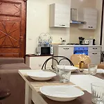 Luxury 5br , 4ba Penthouse In The Center * 卡利亚里