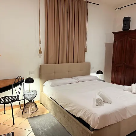 Luxury 5br , 4ba Penthouse In The Center 卡利亚里