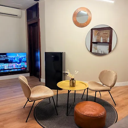 Luxury 5br , 4ba Penthouse In The Center * 卡利亚里