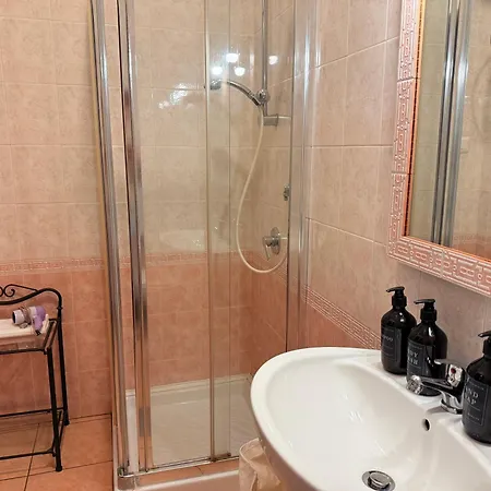 아파트 Luxury 5br , 4ba Penthouse In The Center 칼리아리
