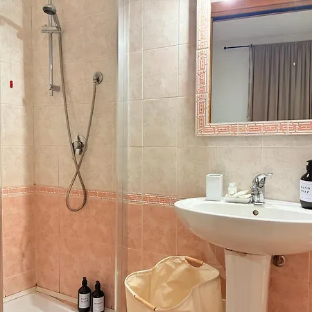 Luxury 5br , 4ba Penthouse In The Center