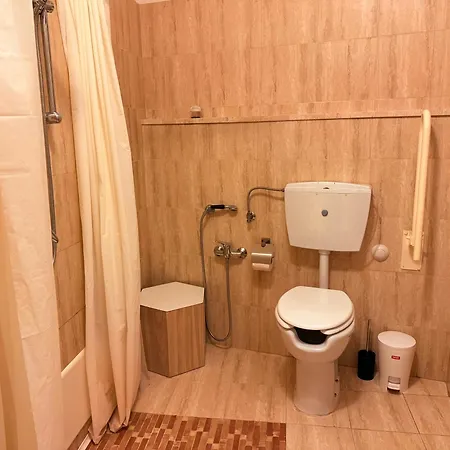 Luxury 5br , 4ba Penthouse In The Center