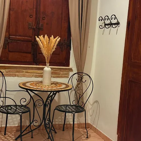 Luxury 5br , 4ba Penthouse In The Center 아파트