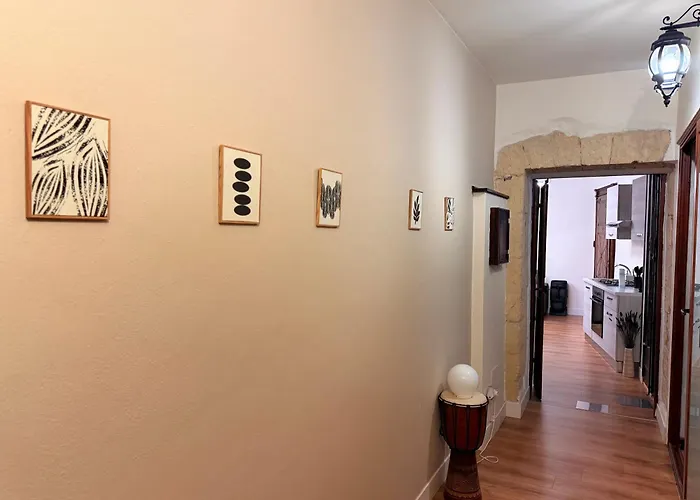 Luxury 5br , 4ba Penthouse In The Center * カリアリ