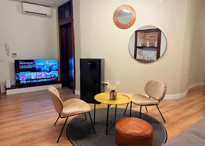 Luxury 5br , 4ba Penthouse In The Center * カリアリ