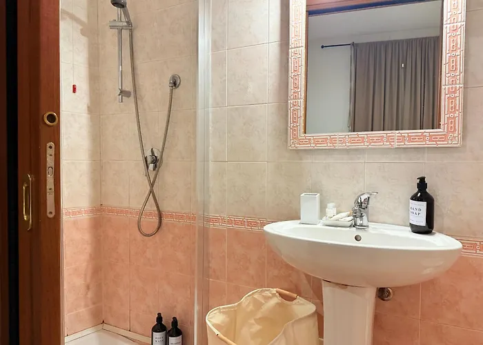 Luxury 5br , 4ba Penthouse In The Center