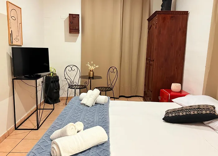 Luxury 5br , 4ba Penthouse In The Center *