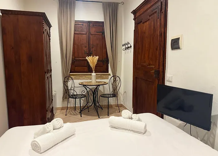 Luxury 5br , 4ba Penthouse In The Center カリアリ
