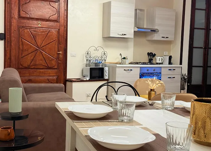 Luxury 5br , 4ba Penthouse In The Center * カリアリ